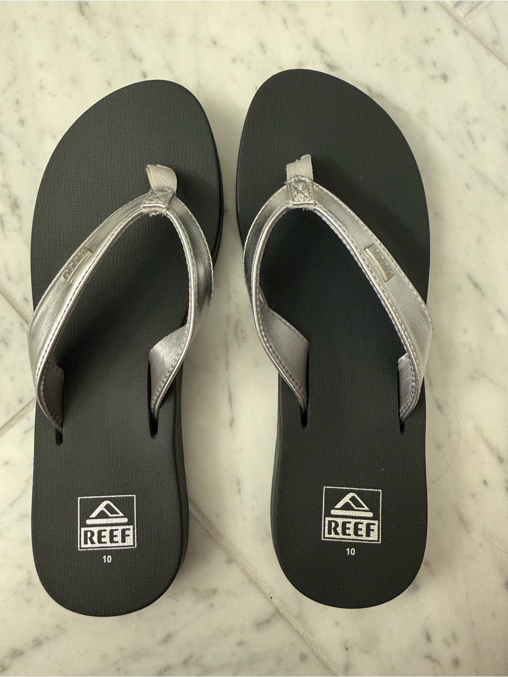 Reef Women’s Mia Sassy Flip Flops in Metallic Silver, Size 10 - Picture 6 of 9